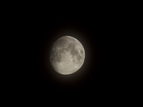 photo of the moon taken with mirror lens
